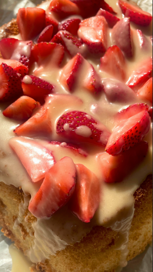 Mexican Vanilla Glazed Strawberry Angel Food Cake 🍓🍰✨