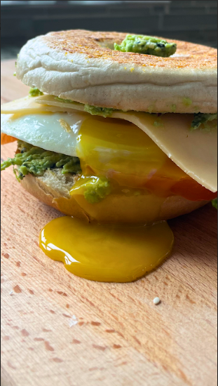 Veggie Breakfast Bagel with veggie fusion mashed avocado 🥯🥑