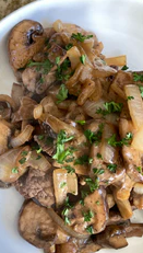 Smoke & Spice Steak Bites with Creamy Peppercorn Whisky Sauce 🥩🍴✨