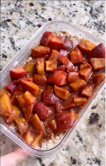 🍑🥄 Peaches & Cream Overnight Oats